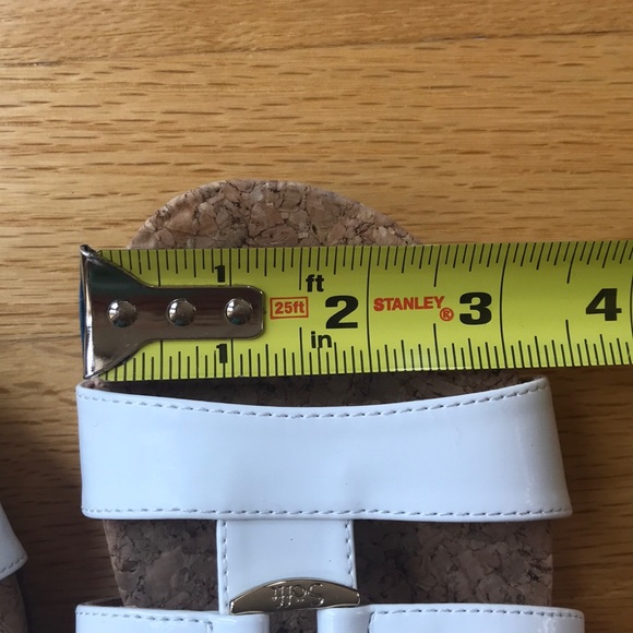 BRAND NEW white Sofft sandals - Picture 5 of 5